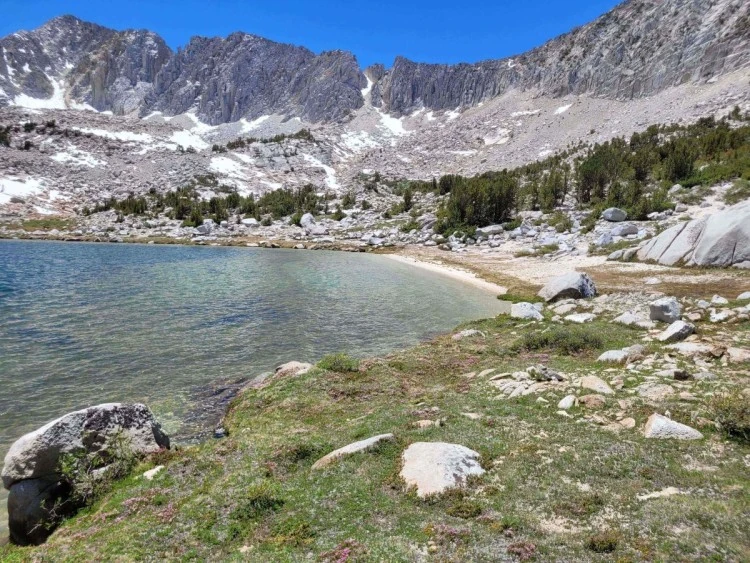 Clear water and a sandy shoreline at Lake 10862.